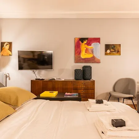 Apartment Luxury Flat With Balcony - 6 Guests - Near Metro *