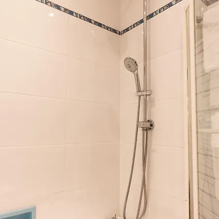 Luxury Flat With Balcony - 6 Guests - Near Metro