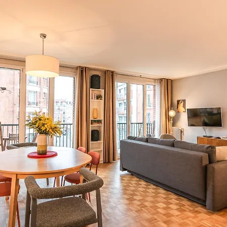 Luxury Flat With Balcony - 6 Guests - Near Metro * Paris