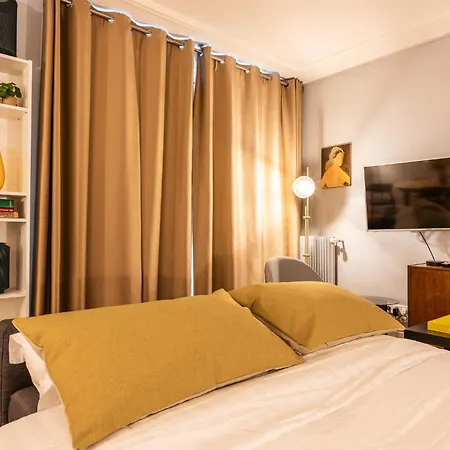 Luxury Flat With Balcony - 6 Guests - Near Metro Apartment *