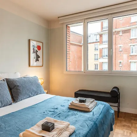 Luxury Flat With Balcony - 6 Guests - Near Metro Apartment *