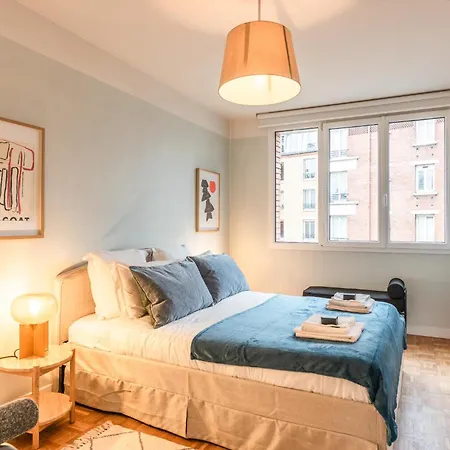 Luxury Flat With Balcony - 6 Guests - Near Metro Apartment