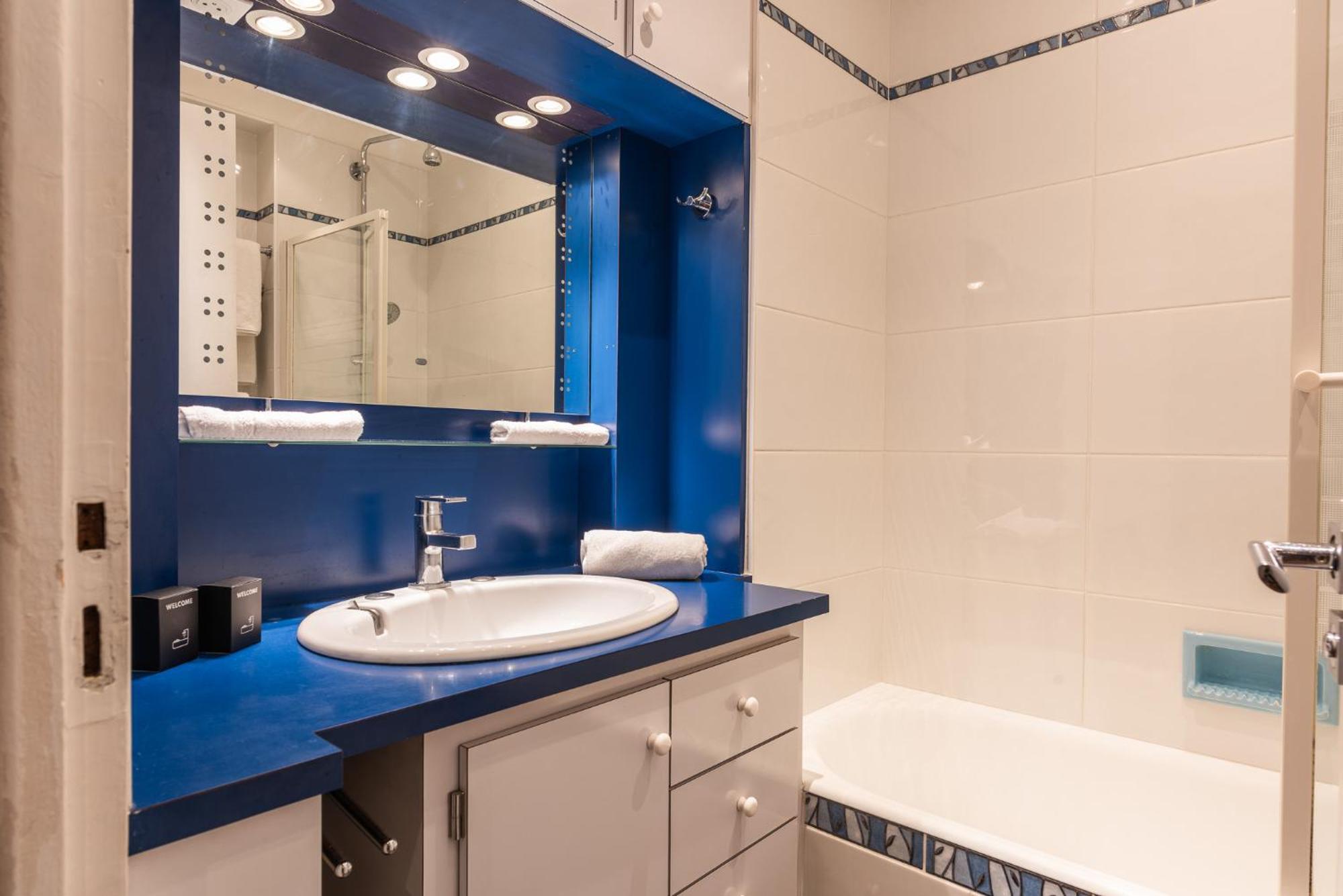 Luxury Flat For 6 People With Balcony - Near Metro Appartamento